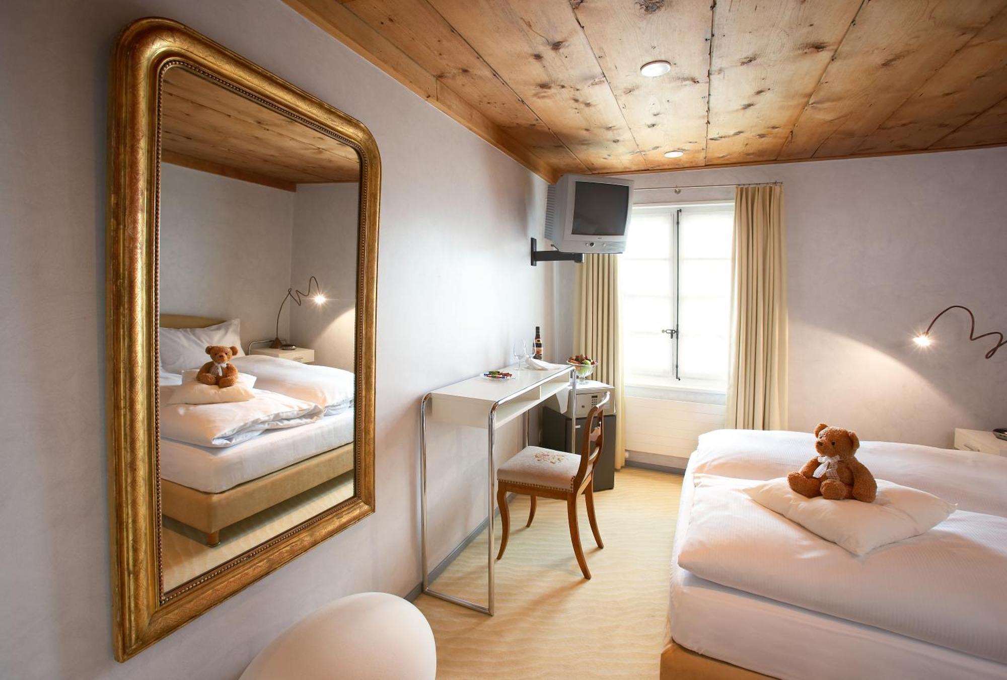 Romantik Hotel De L'Ours Sugiez Cameră foto